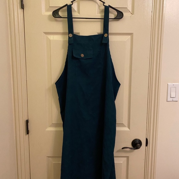 Green overall dress - Picture 3 of 4